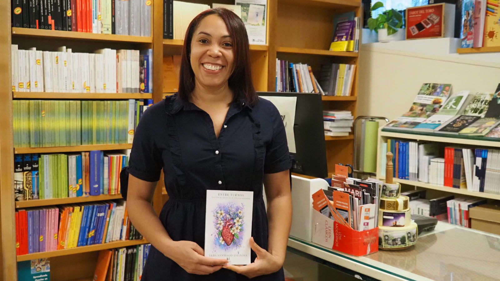La enfermera del Hospital Clínico de Santiago de Compostela (CHUS), Elba Santiago, ha presentado su primer libro 